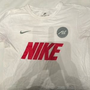 NIKE T-SHIRT